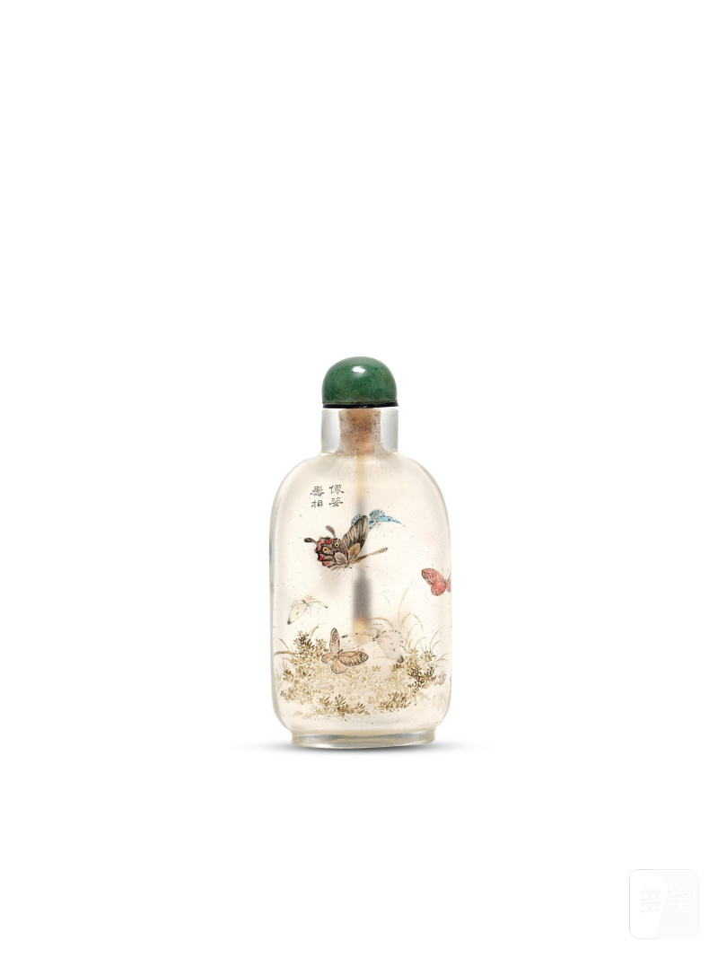 壬子年（1972）　王習三作玻璃內畫「仙姿壽相」蝶舞圖鼻煙壺 | AN INSIDE-PAINTED GLASS 'BUTTERFLY' SNUFF BOTTLE - 图1